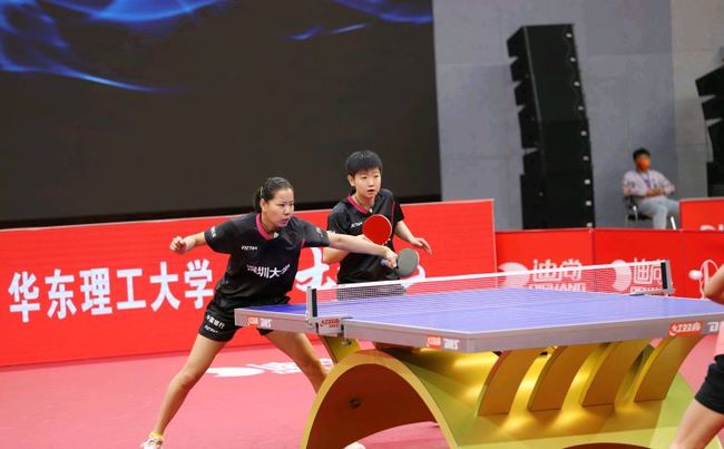 通过积极的 通过积极的